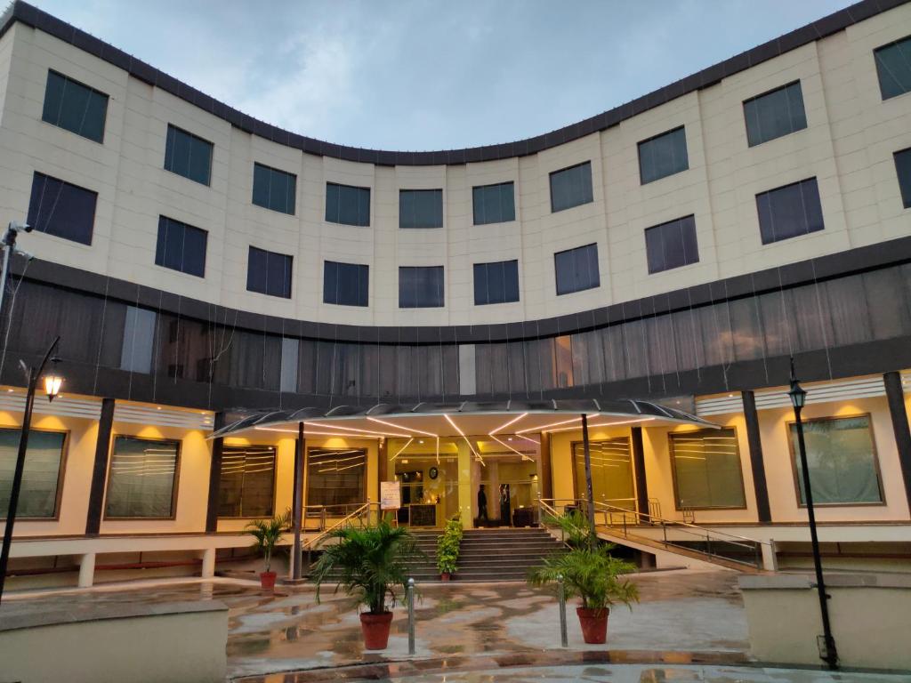 Chinmay Resort, Lucknow: Where Tranquility Meets Luxury